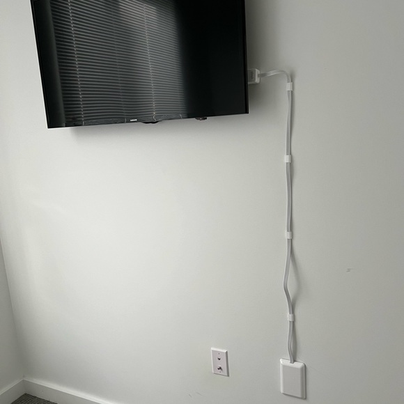 NIB MOUNTED TV OUTLET - Picture 3 of 3
